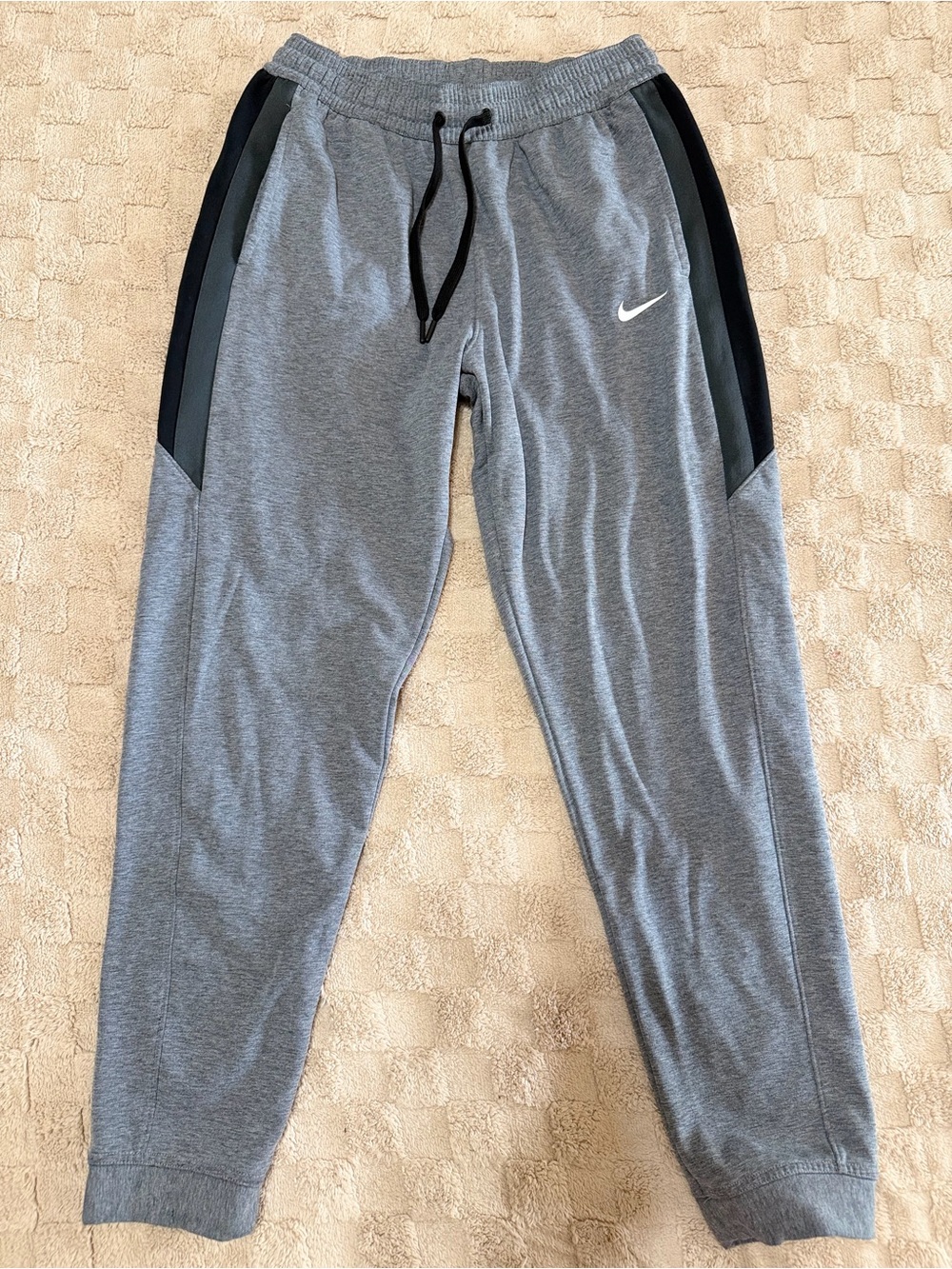 Nike Therma-FIT Men’s Large Gray Black Tapered Jogger Sweatpants Zip Pockets